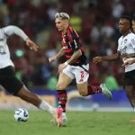 Botafogo contrata empresa para avaliar arbitragem contra Flamengo