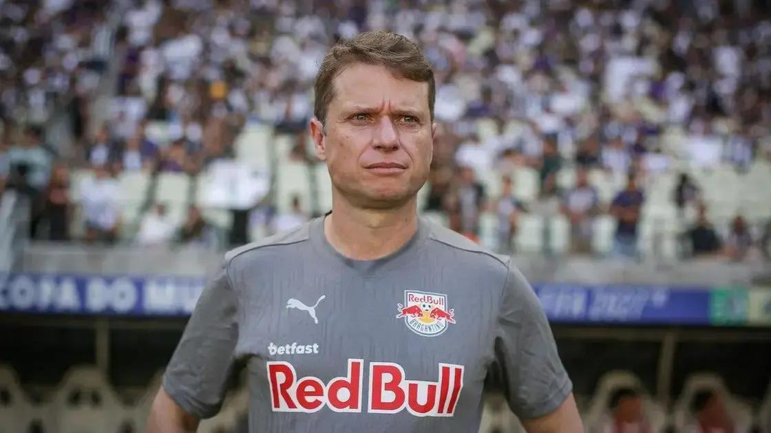 Bragantino anuncia a demissão de Fernando Seabra