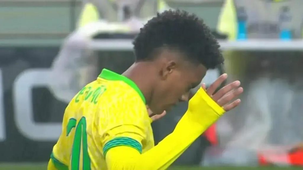 Estêvão aproveita chances, faz 2 e é o artilheiro de Ancelotti