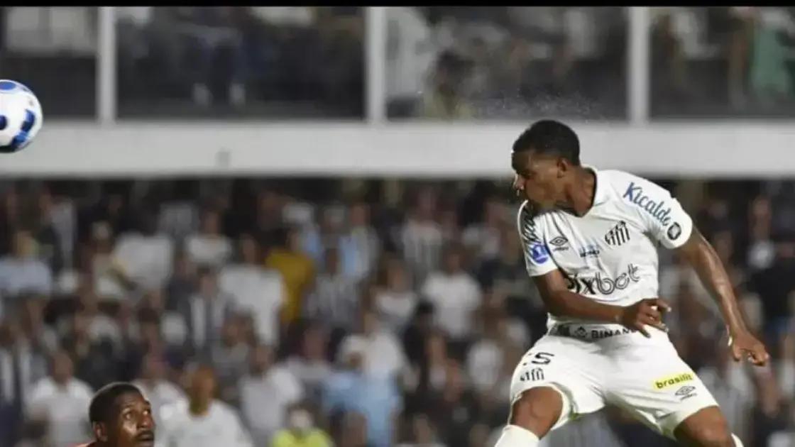 Ex-Santos sofre atentado a tiros no Equador