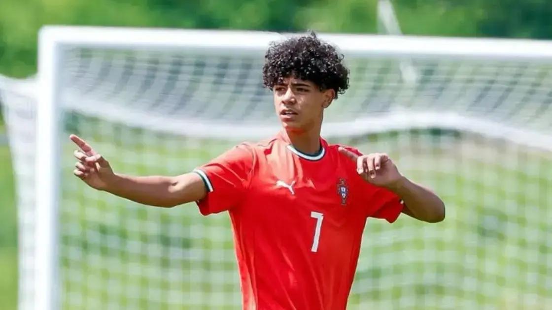 Filho de CR7 estreia aos 45 do 2º tempo em vitória de Portugal