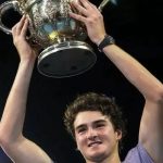 João Fonseca iguala marcas de Federer e Djokovic; entenda