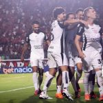 Jogadores do Vitória na derrota para o Corinthians