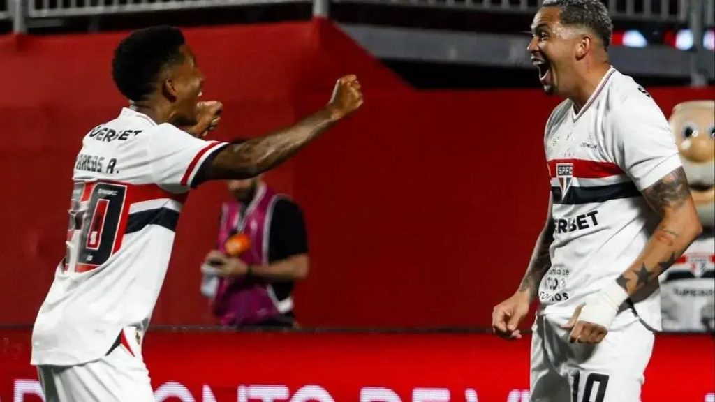 Luciano marcou gol de número 100 dele pelo São Paulo DIVULGAÇÃO/SÃO PAULO