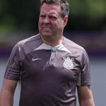 Médico pede demissão do Corinthians e dispara contra presidente