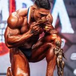 Ramon Dino desembarca em SP após vitória no Mr. Olympia e é recebido com festa