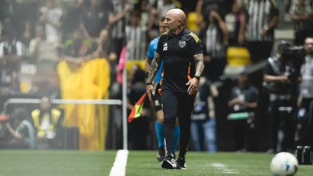 Sampaoli revela surpresa com atuação da equipe: 'Não imaginava'