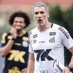 Santos tem clássico decisivo para tentar fugir de má fase
