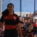 Vídeo: torcida mirim do Flamengo comprova apelido de 'Nação'