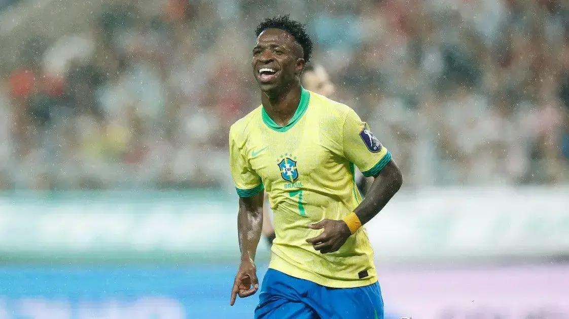 Vini celebra união com Ancelotti: ‘Melhor treinador que tive’