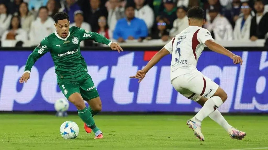 Vitor Roque é a esperança de gols do Palmeiras para jogo de volta