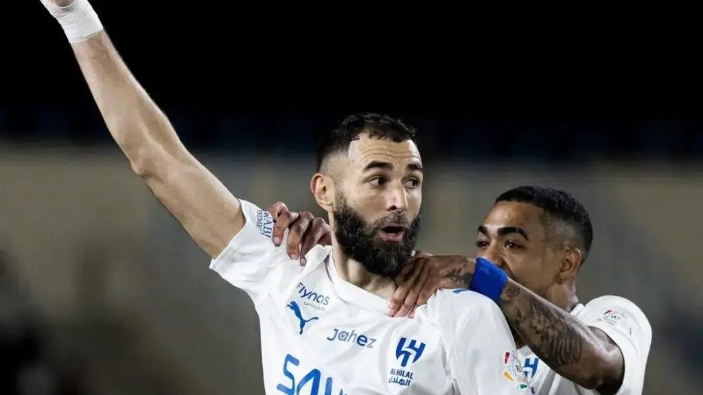 Estreia dos sonhos: Benzema faz hat-trick em goleada do Al-Hilal