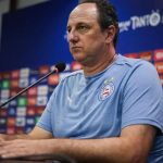 Rogério Ceni detona gramado da Fonte Nova: 'Não cuidam'