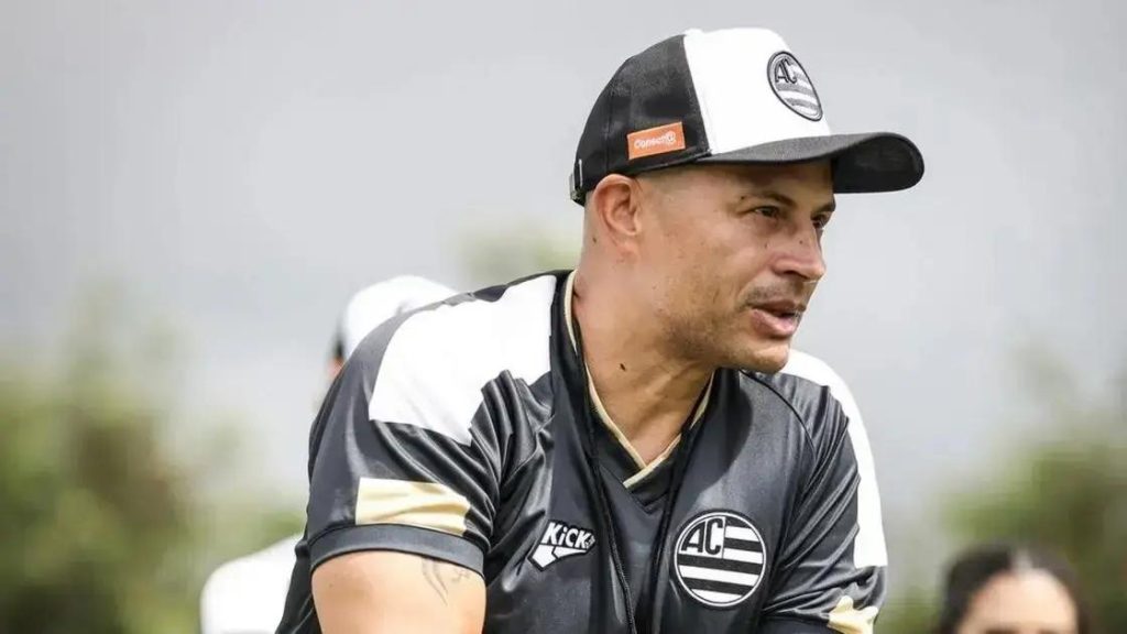 Alex no comando do Athletic, de São João del Rei (MG)