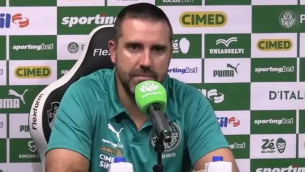 Auxiliar de Abel avalia derrota para o Vasco: 'Não há milagres'