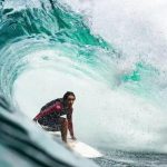 Gabriel Sampaio vira herói em Nazaré e disputa maior onda da temporada
