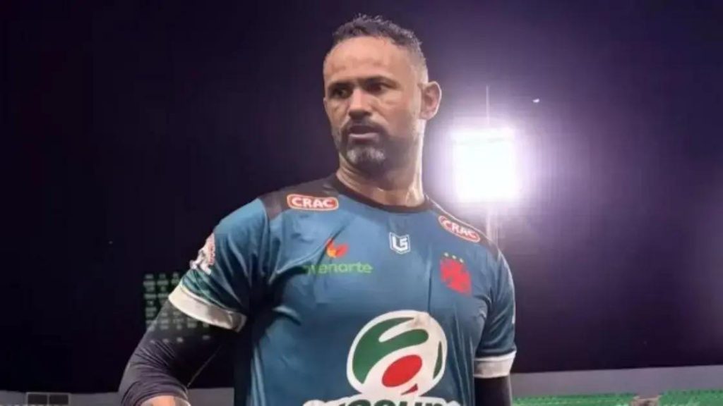 Goleiro Bruno volta ao regime semiaberto