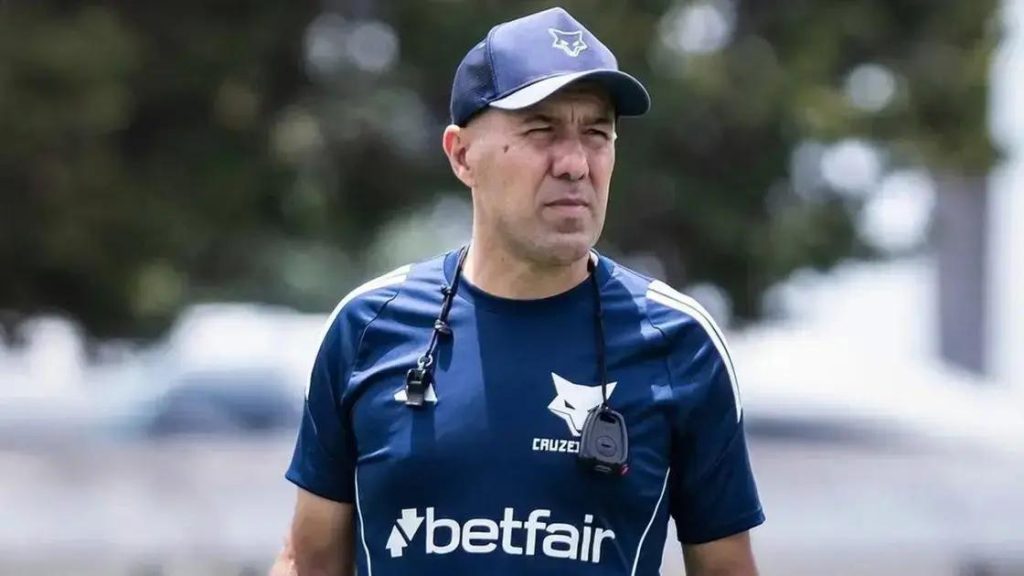 Leonardo Jardim vai treinar o Flamengo após saída de Filipe Luís