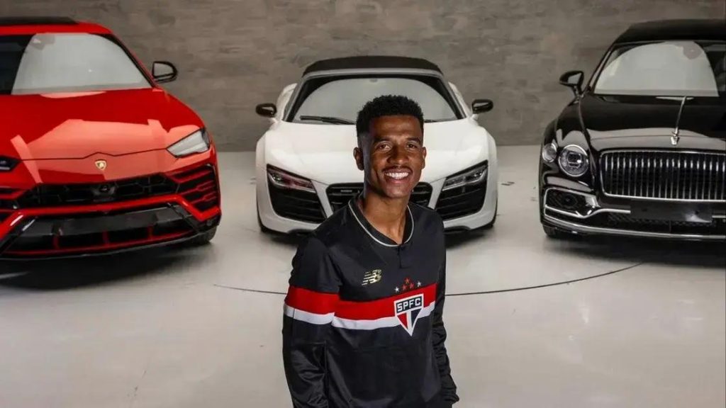 Na mira do Flamengo, Marcos Antônio é bajulado pelo São Paulo