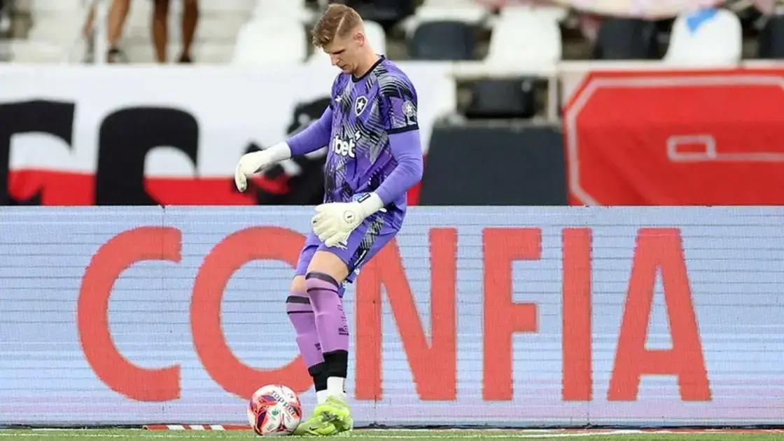 Raul deve ganhar chance no time titular do Botafogo contra o Flamengo
