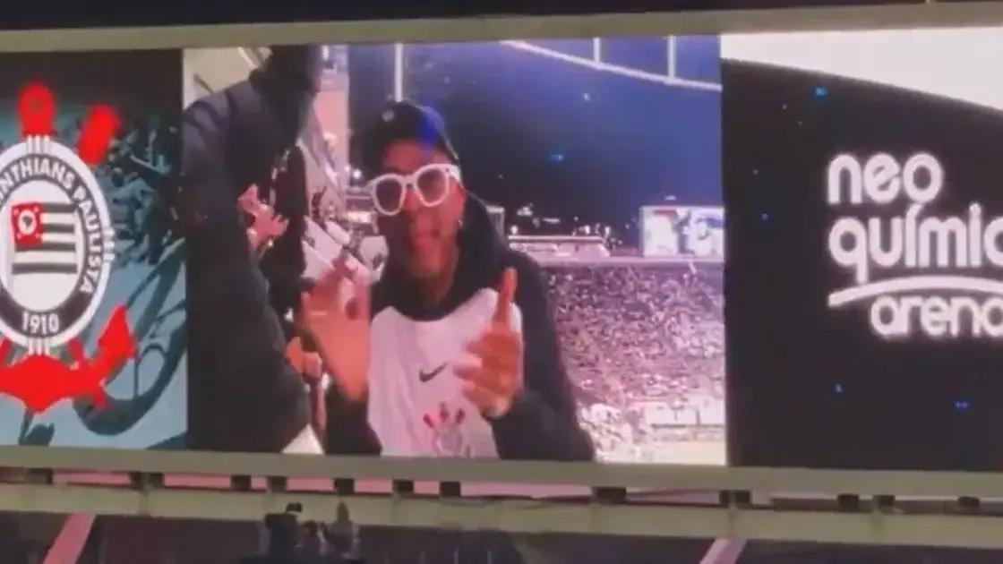 Spike Lee aparece no Telão da Neo Química no jogo do Corinthians